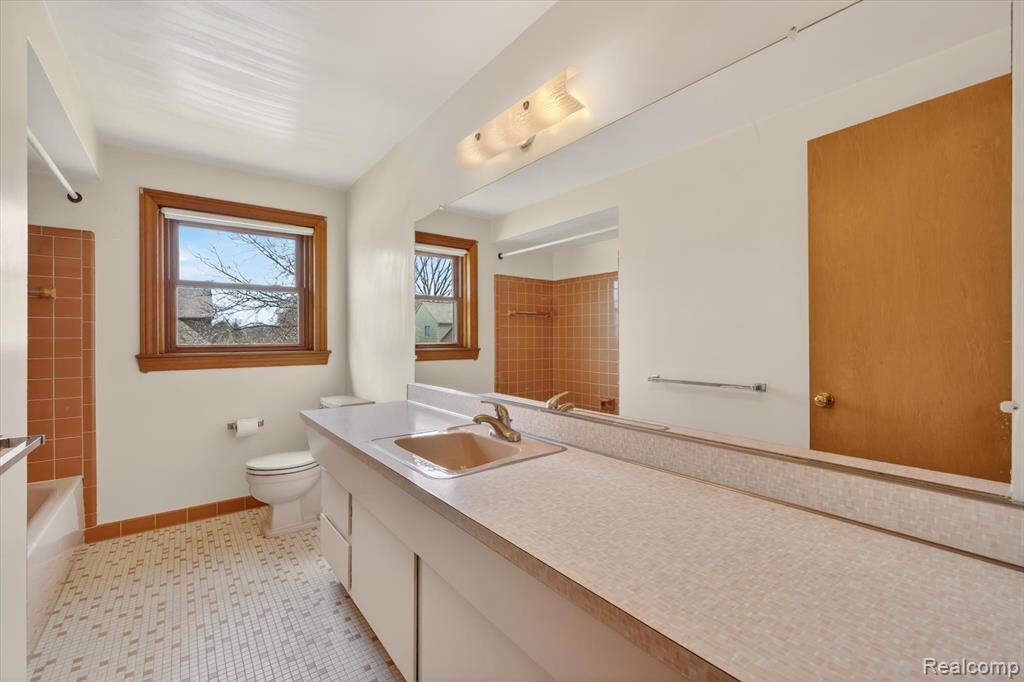 21520 Goethe Ave, Grosse Pointe Woods, MI 48236 — Photo 19