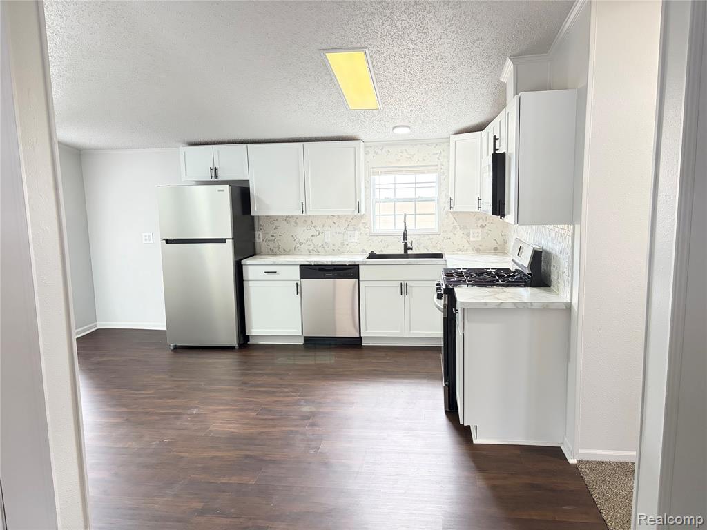 11312 N Lake Drive, Fenton, MI 48430 — Photo 3