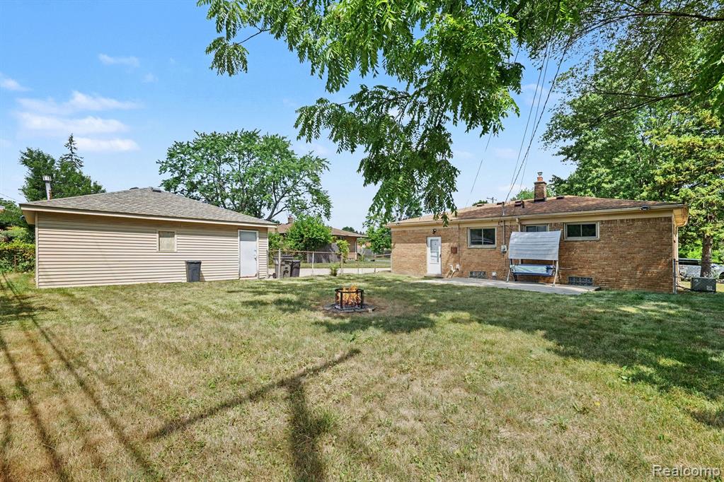 22282 E Schafer Street, Clinton Twp, MI 48035 — Photo 16