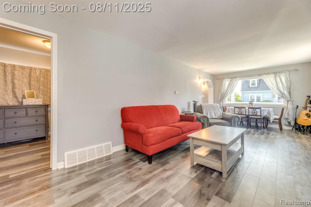 913 Michigan Street, Port Huron, MI 48060 — Photo 11
