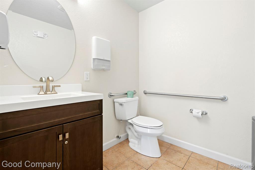 612 N LAKESHORE Drive, Ludington, MI 49431 — Photo 85