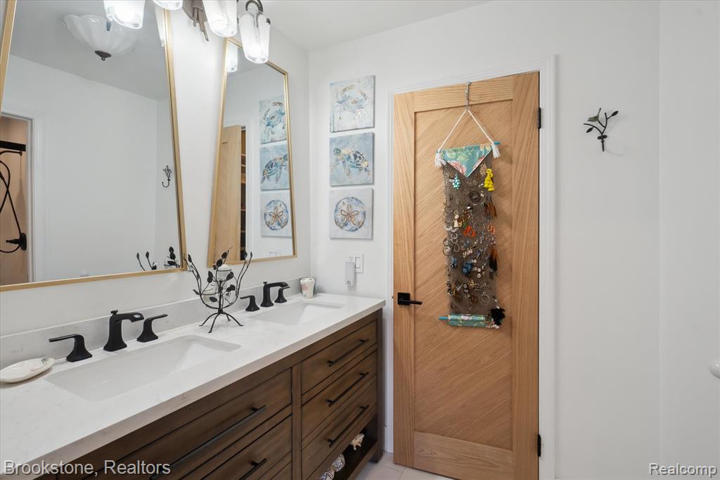5195 Richard Run, West Bloomfield, MI — Photo 25