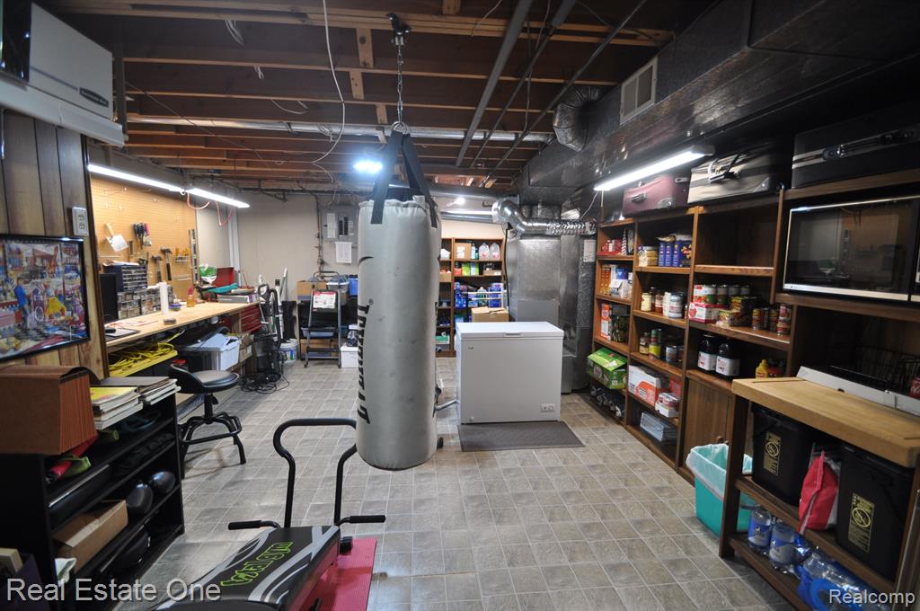 46654 SPRINGHILL Drive, Utica, MI 48317 — Photo 27