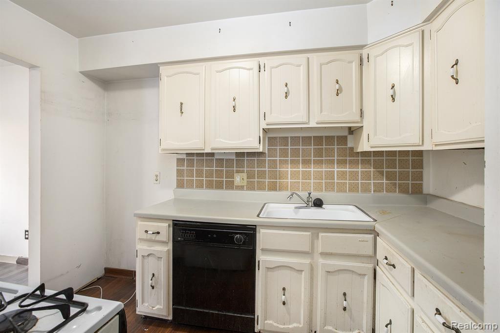 1875 Sheffield Drive, Ypsilanti, MI 48198 — Photo 7