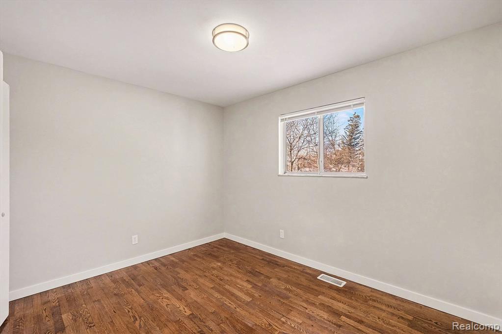 6090 Lancaster Drive, Flint, MI 48532 — Photo 18