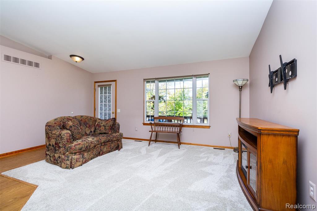 11270 Linda Kay, Goodrich Vlg, MI — Photo 9