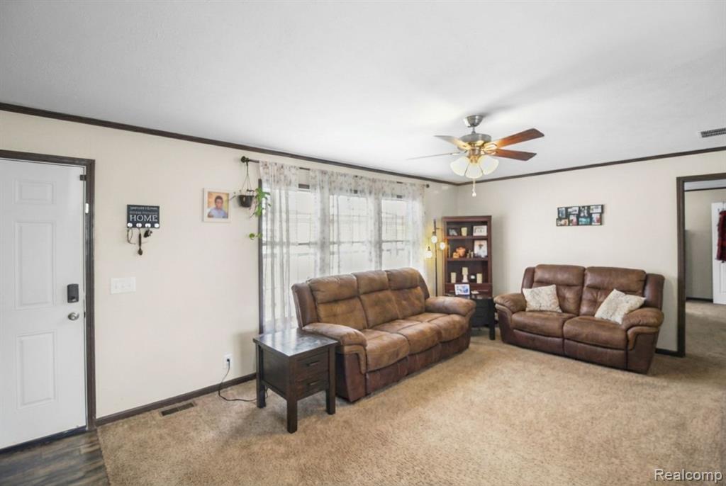 29400 Meadow, Gibraltar, MI — Photo 2