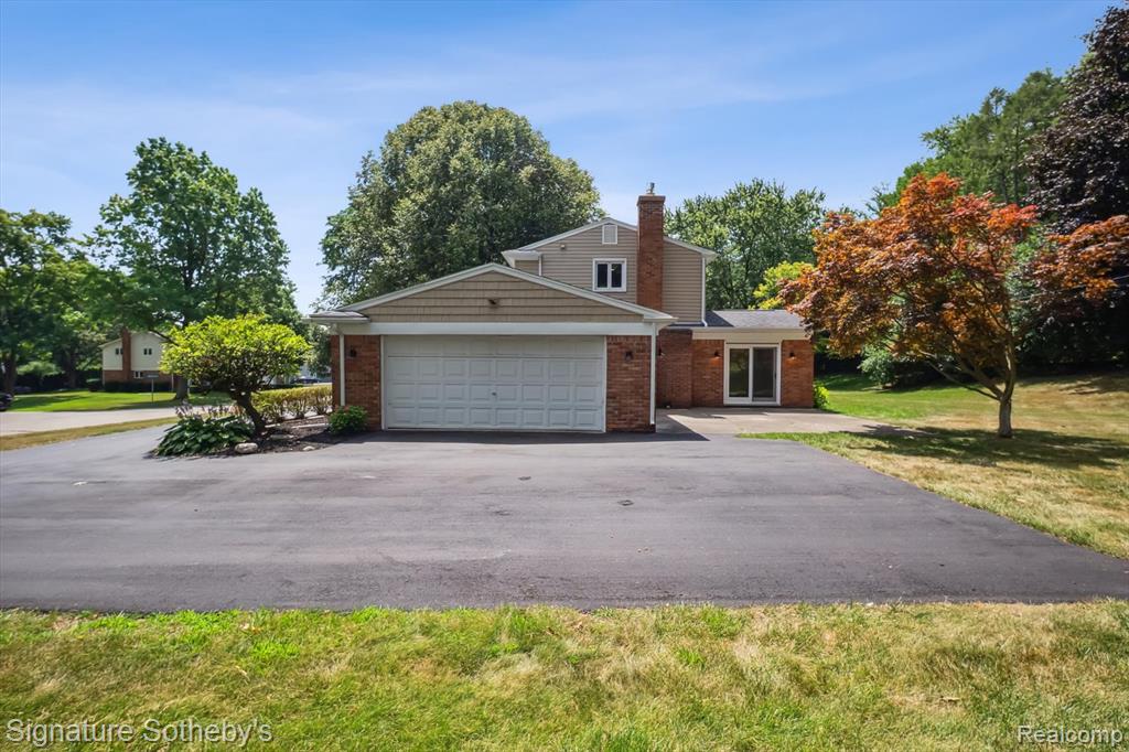 2200 Brenthaven Drive E, Bloomfield, MI 48304 — Photo 36