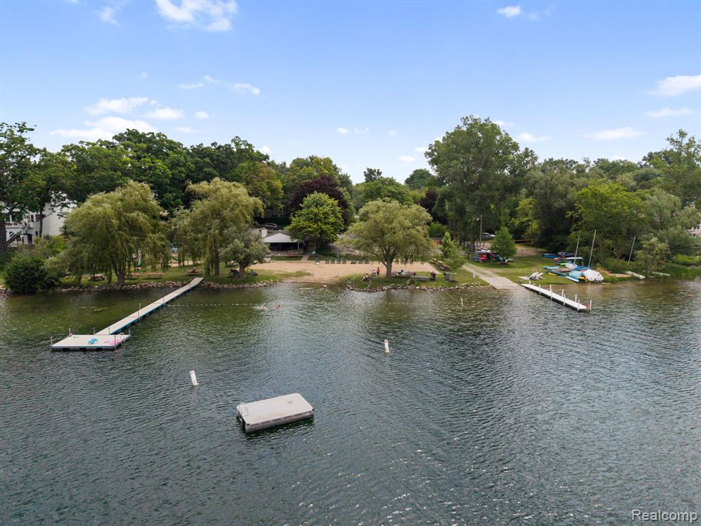 5775 Eastman Boulevard, West Bloomfield, MI 48323 — Photo 4