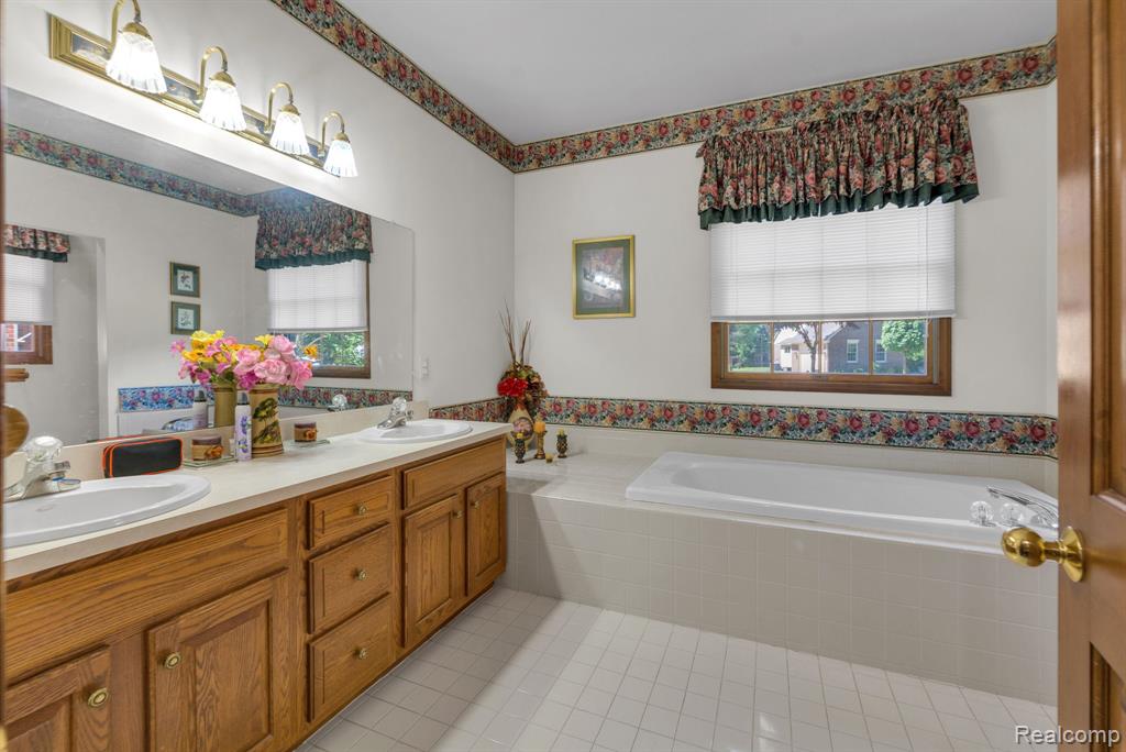 43746 Via Antonio Drive, Sterling Heights, MI 48314 — Photo 21