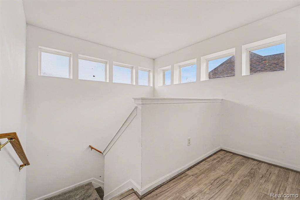 858 Amanda Lane, Pontiac, MI 48340 — Photo 8