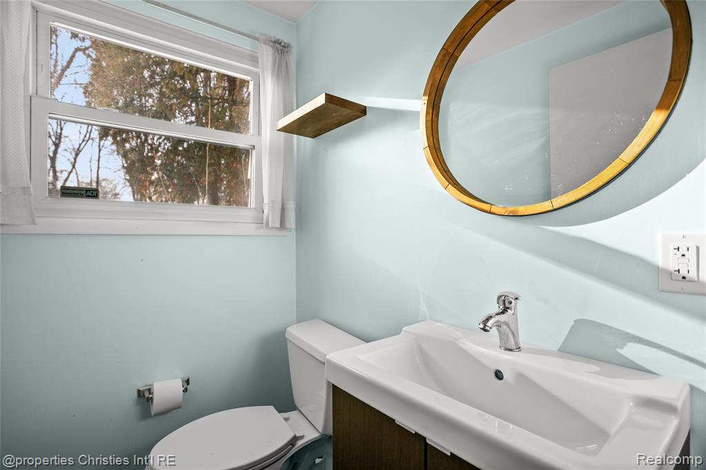 615 W 13 Mile Road, Royal Oak, MI 48073 — Photo 16