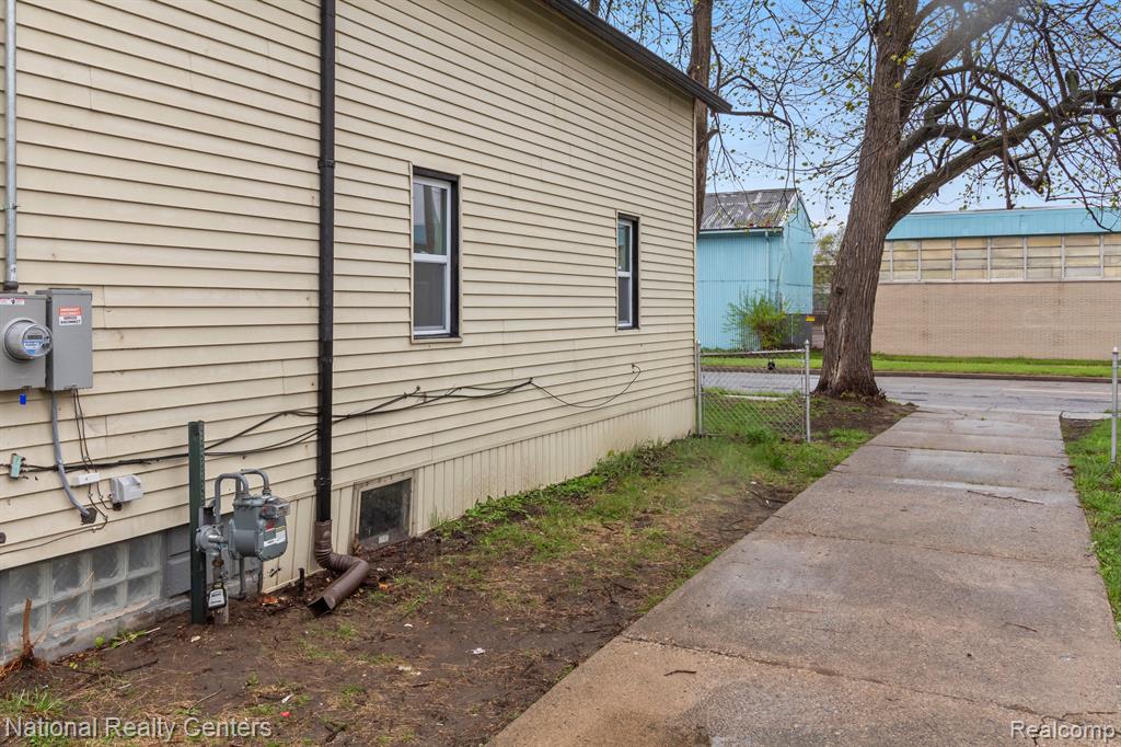 19178 SHERWOOD Street, Detroit, MI 48234 — Photo 30