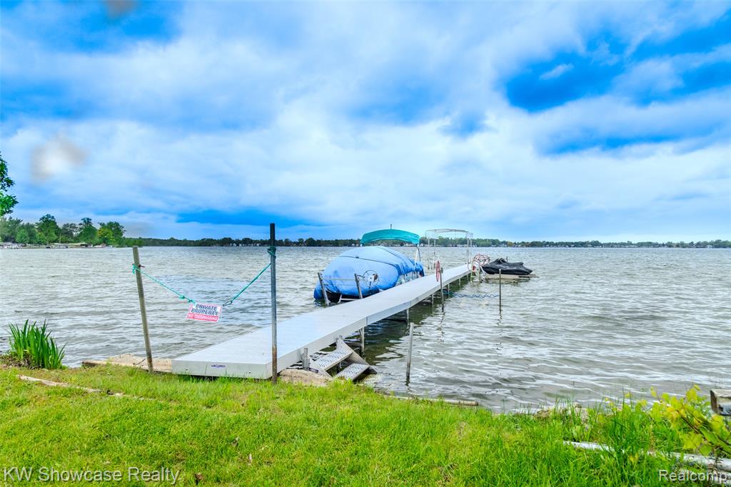 1815 E Lake Drive, Novi, MI 48377 — Photo 7