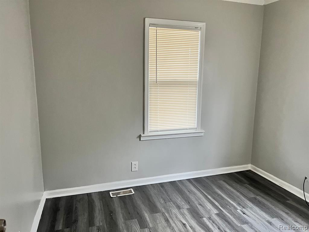 8064 CONTINENTAL Avenue, Warren, MI 48089 — Photo 9