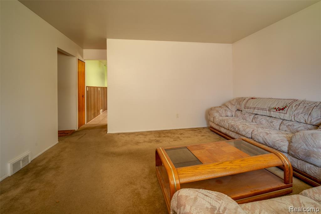 29889 Brown Court, Garden City, MI — Photo 4