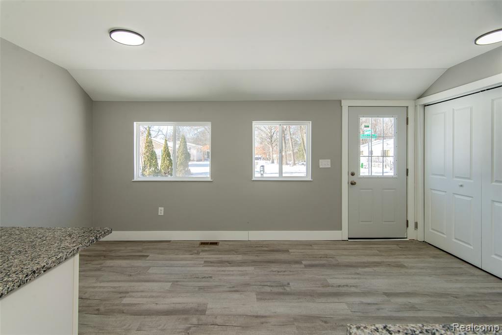 5992 Pickbourne Street, Commerce Twp, MI 48382 — Photo 12