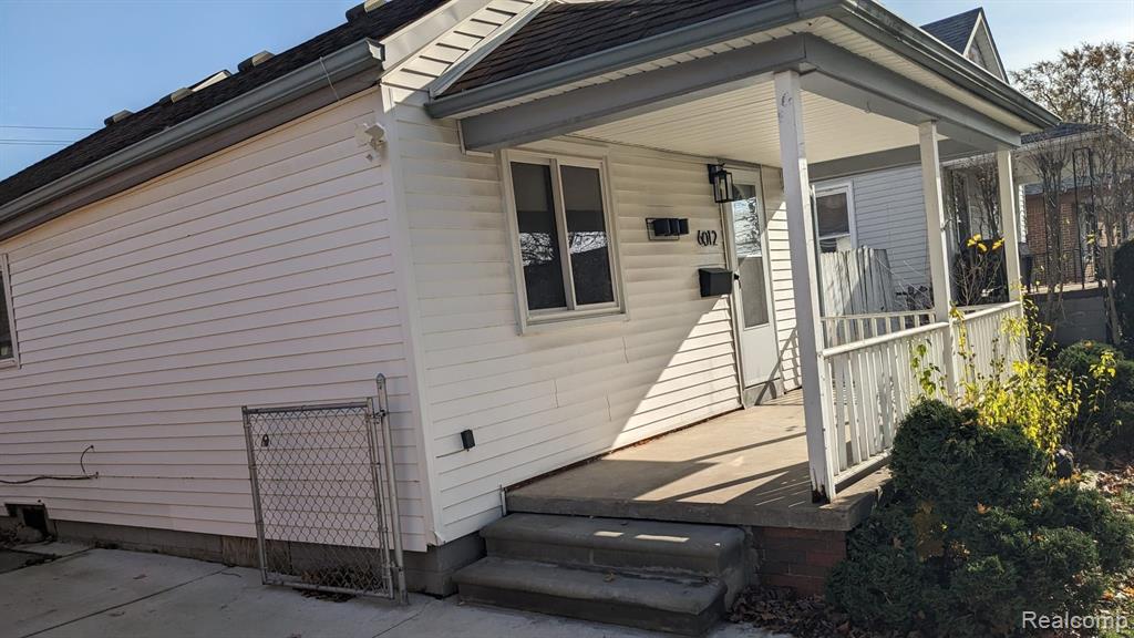 6012 ROBINDALE Avenue, Dearborn Heights, MI 48127 — Photo 2