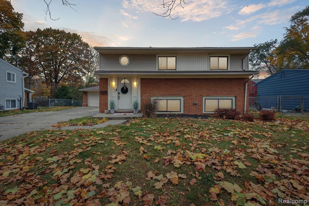 798 PANORAMA Drive, Milford, MI 48381 — Photo 2