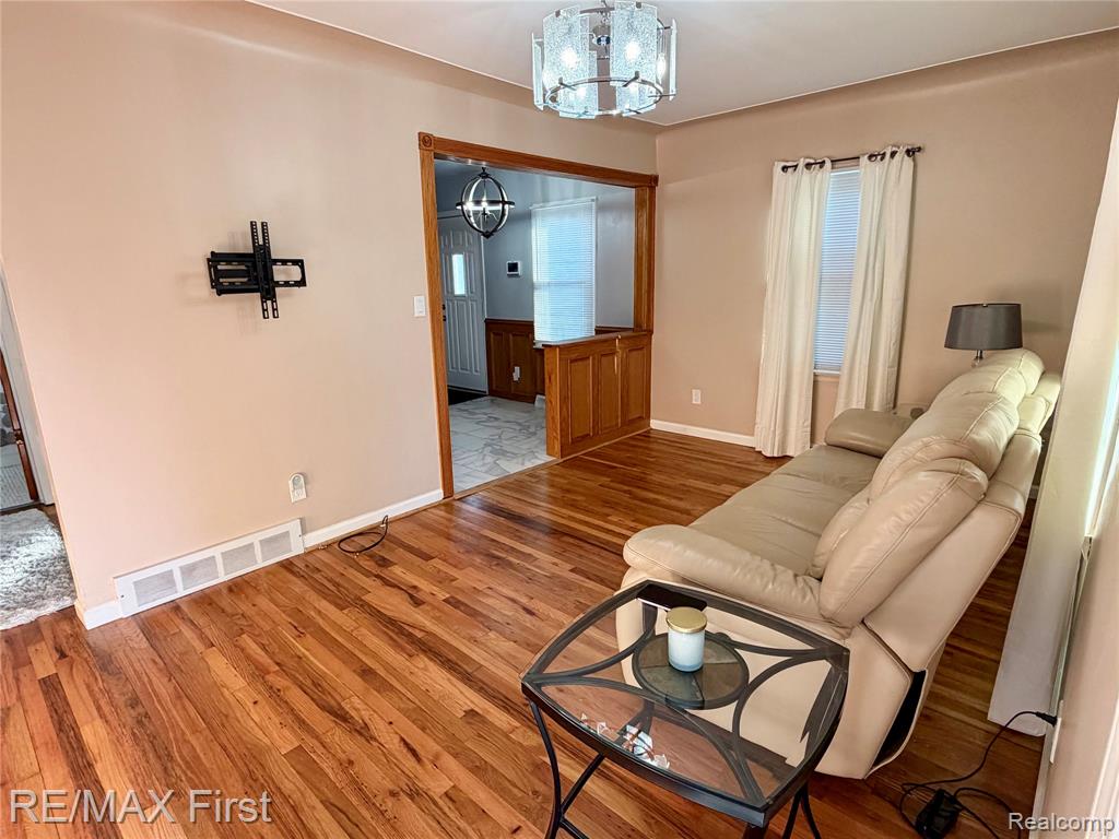 27304 Delton, Madison Heights, MI 48071 — Photo 4