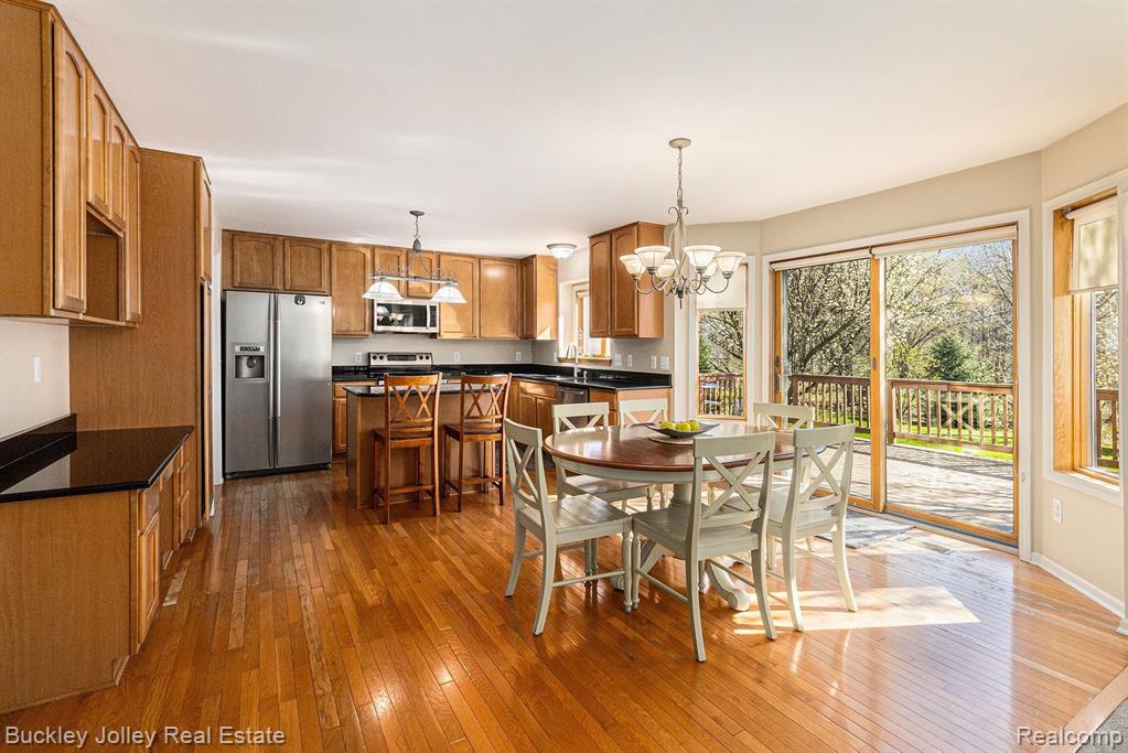 8537 SADDLEWOOD Drive, Brighton, MI 48116 — Photo 2