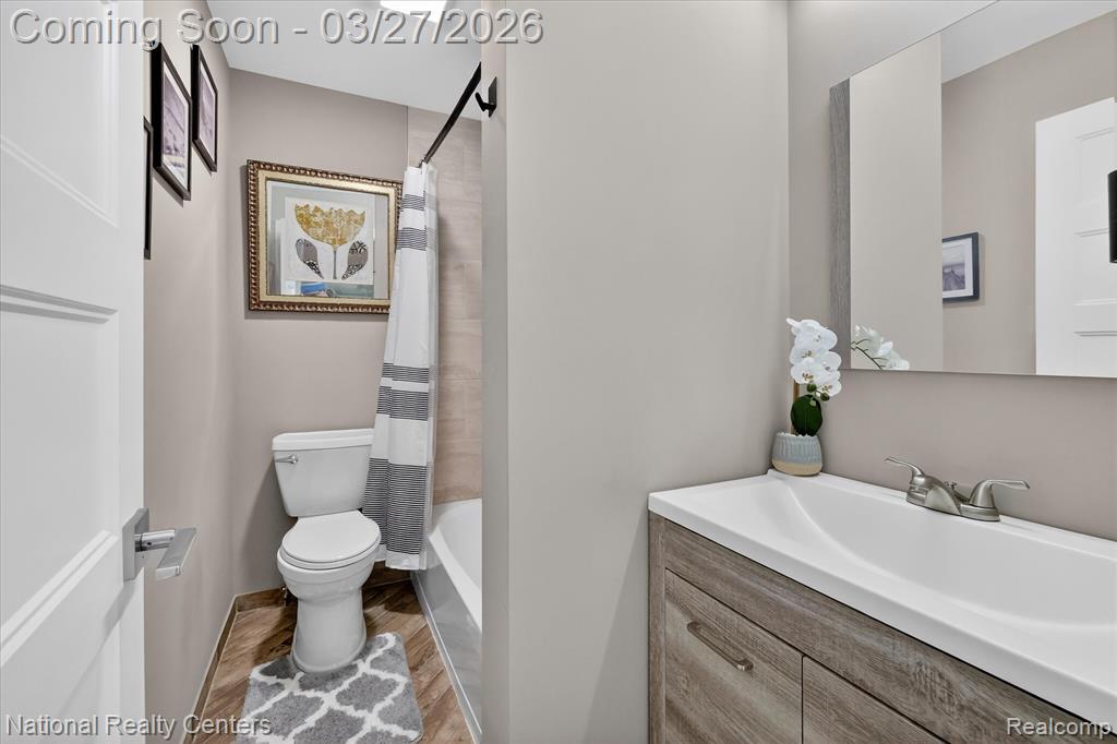 946 Dunreath Street, Wolverine Lake, MI 48390 — Photo 38