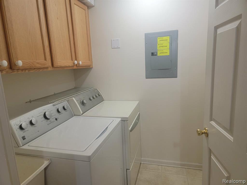 5457 Twin Oaks Drive, Sterling Heights, MI 48314 — Photo 16