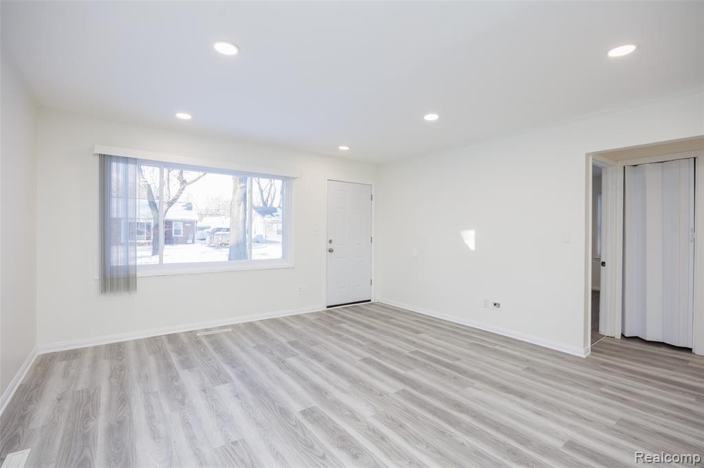 10111 Albany Street, Oak Park, MI 48237 — Photo 3