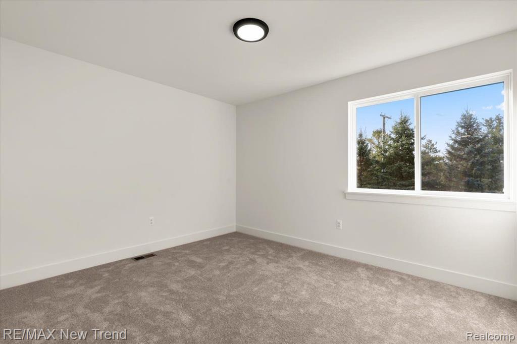 6515 CAMBRIDGE Circle, Clarkston, MI — Photo 24