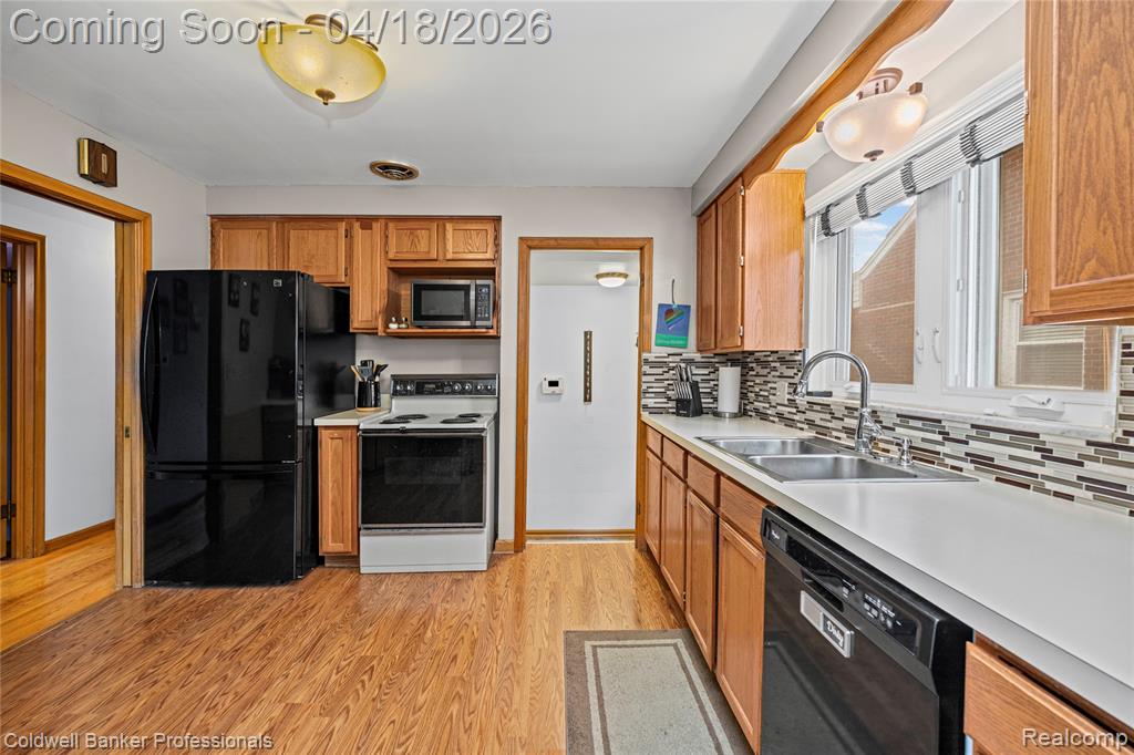 1544 Dorthen Avenue, Grosse Pointe Woods, MI 48236 — Photo 16
