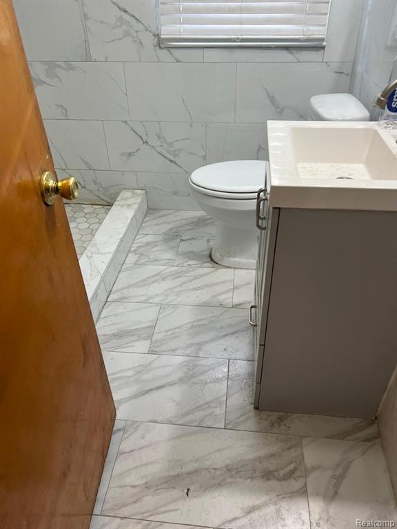 8109 HAZELTON Street, Dearborn Heights, MI 48127 — Photo 15