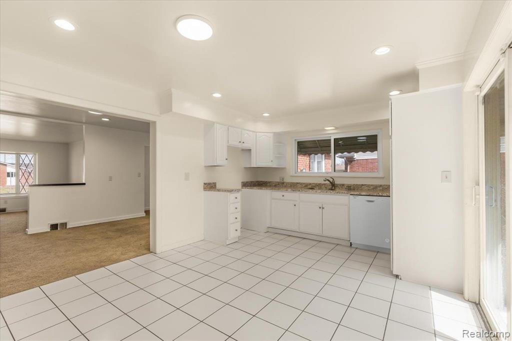10343 N OAK Drive, Ferndale, MI 48220 — Photo 3