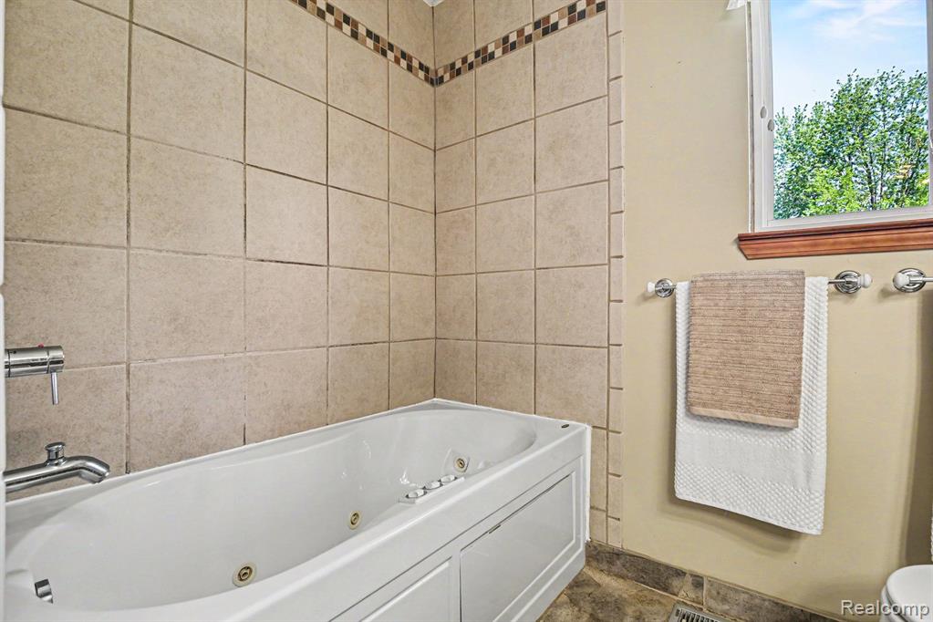 4660 Woodhull Drive, Clarkston, MI — Photo 19