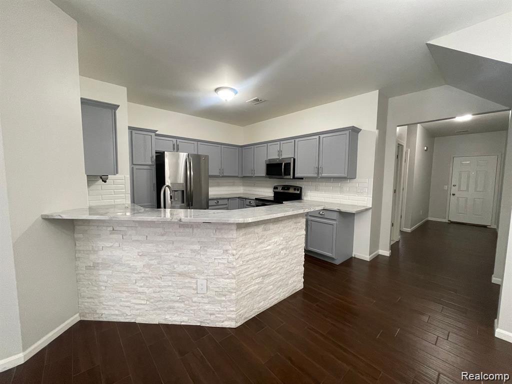 43270 PENDLETON Circle, Sterling Heights, MI 48313 — Photo 5