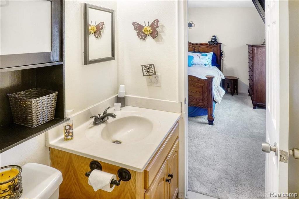 15794 Nader Court, Clinton Twp, MI 48038 — Photo 21