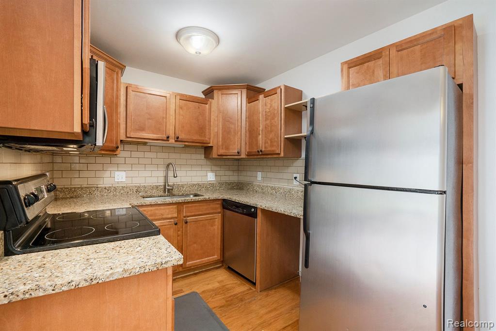 2440 PARMENTER Boulevard, 105, Royal Oak, MI 48073 — Photo 9