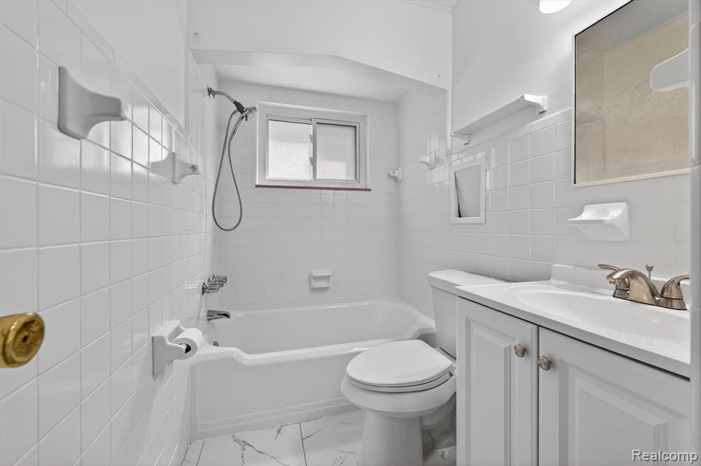 1781 Brys Drive, Grosse Pointe Woods, MI 48236 — Photo 16