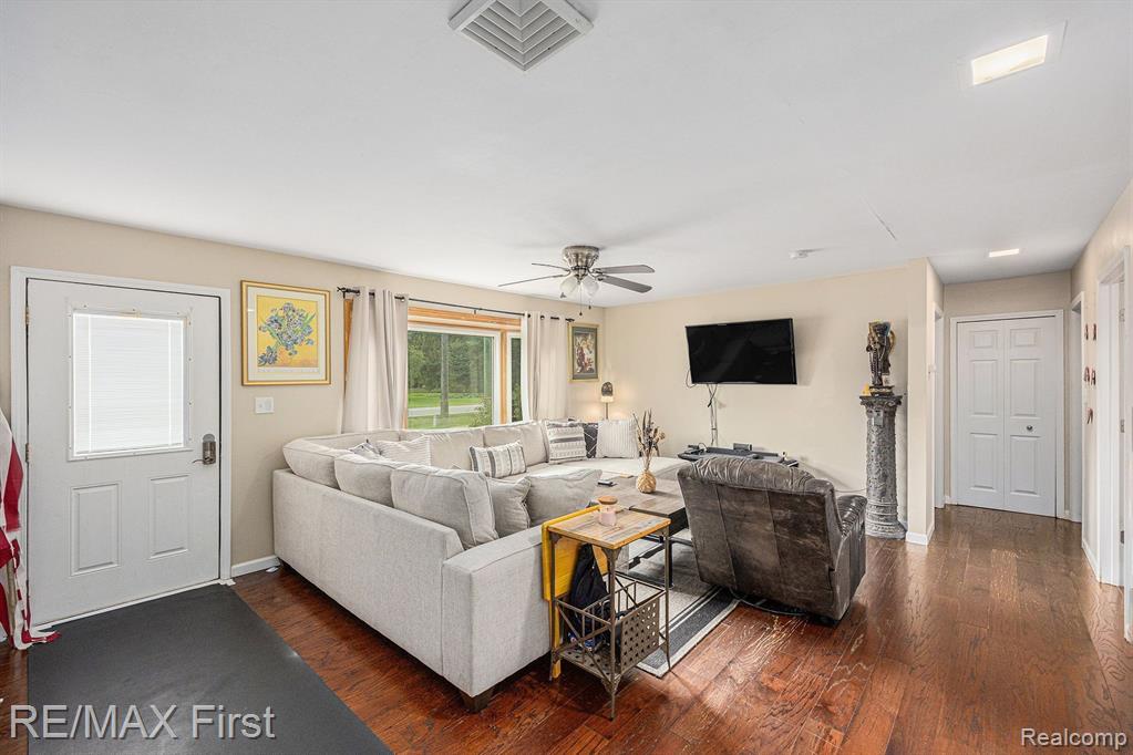 4010 PARKER Road, Fort Gratiot, MI 48059 — Photo 10