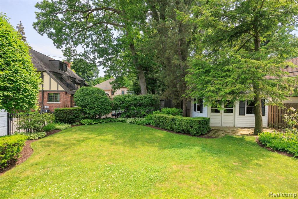 33 Oxford Boulevard, Pleasant Ridge, MI — Photo 81