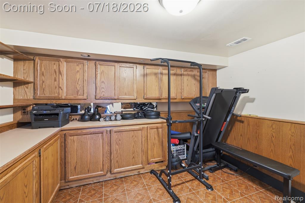 8825 Nebraska Street, Livonia, MI 48150 — Photo 36