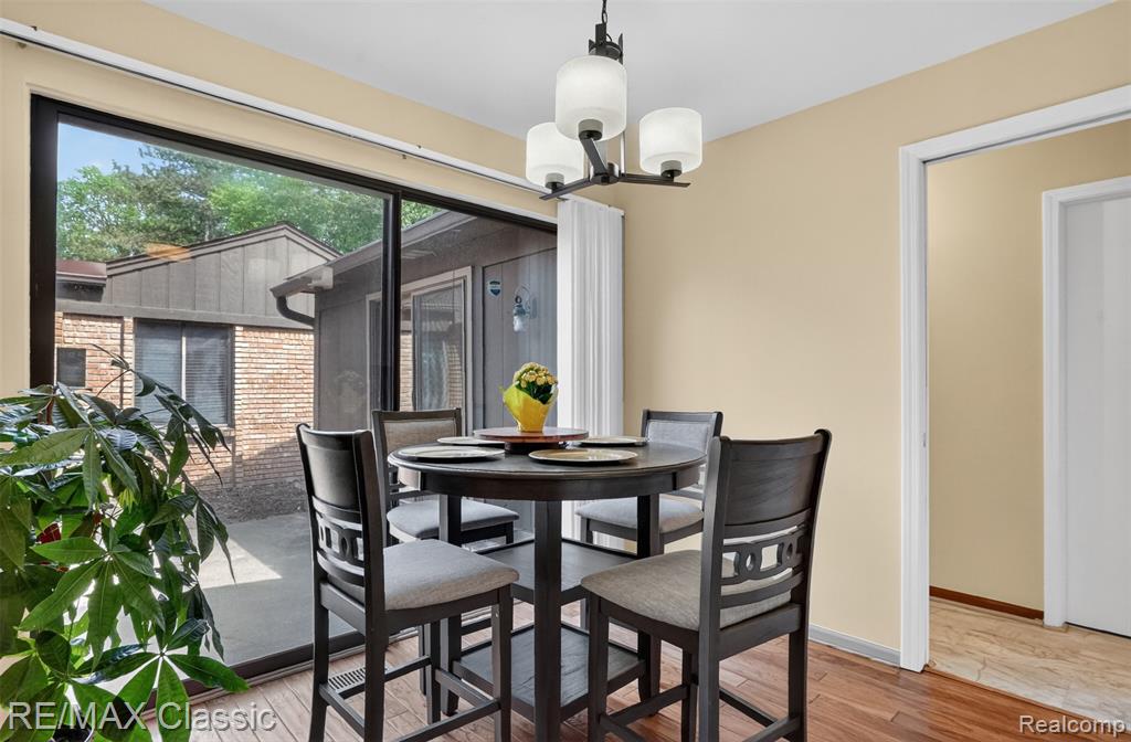 2061 Burgundy Street, West Bloomfield, MI 48323 — Photo 31