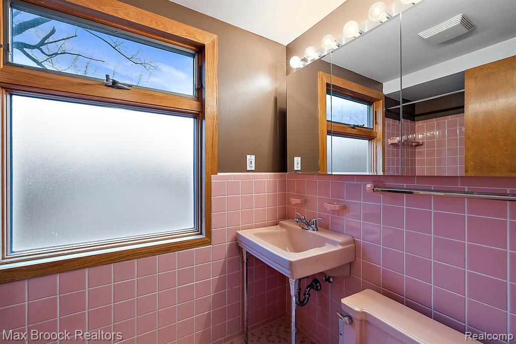 810 CHESTNUT Street, Birmingham, MI 48009 — Photo 16