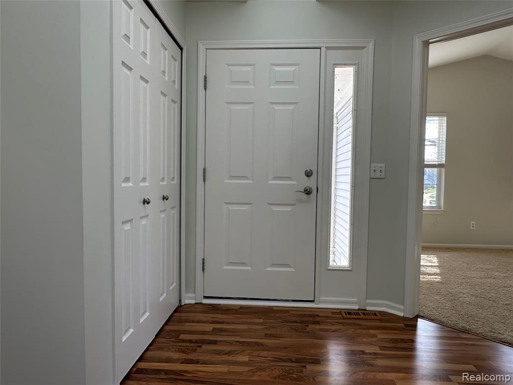 357 Victorian Court, Belleville, MI 48111 — Photo 4