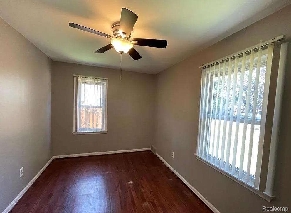 902 E WINDEMERE Avenue, Royal Oak, MI 48073 — Photo 6