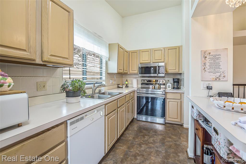62072 York town Drive, 1, South Lyon, MI 48178 — Photo 9
