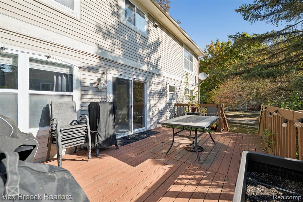 758 Huntclub Boulevard, Auburn Hills, MI 48326 — Photo 34