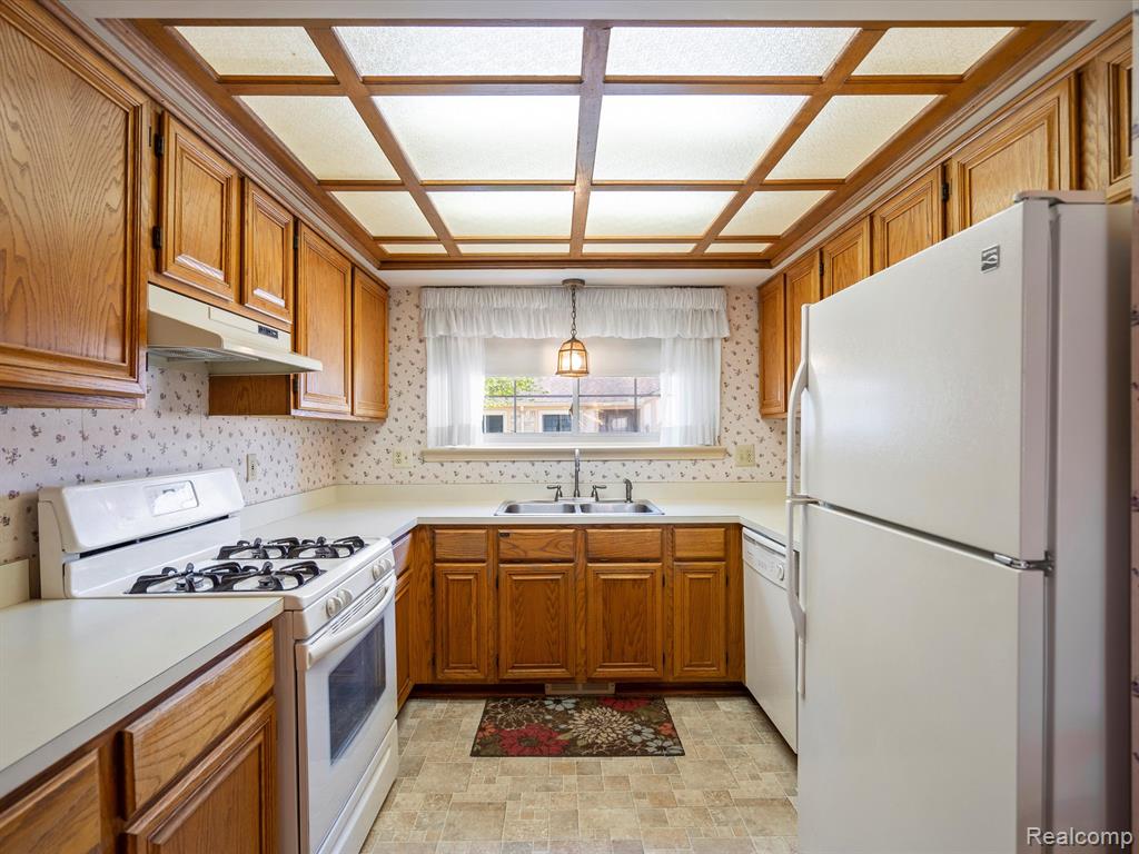 42393 WILLOW TREE Lane W, Clinton Twp, MI 48038 — Photo 17
