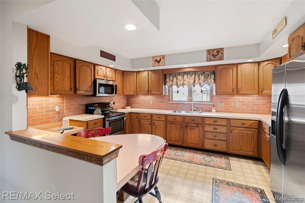 5293 Lin Hill Drive, Swartz Creek, MI 48473 — Photo 10