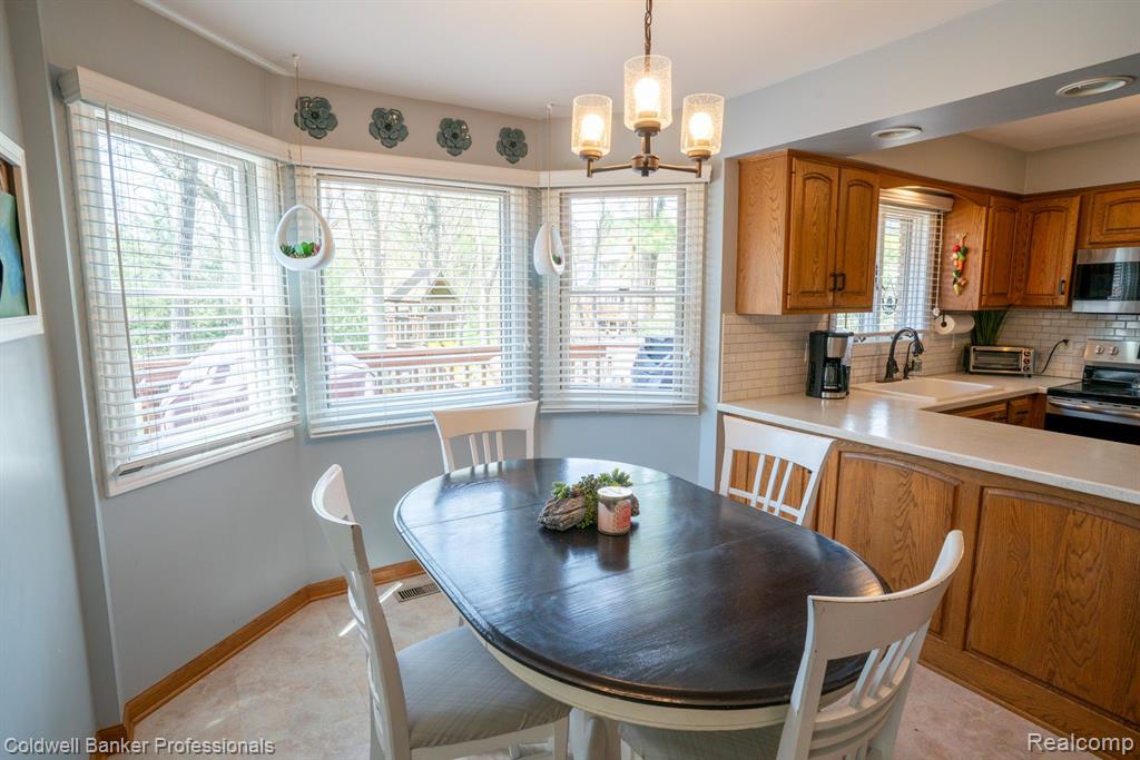 8177 FAWN VALLEY Drive, Clarkston, MI 48348 — Photo 9