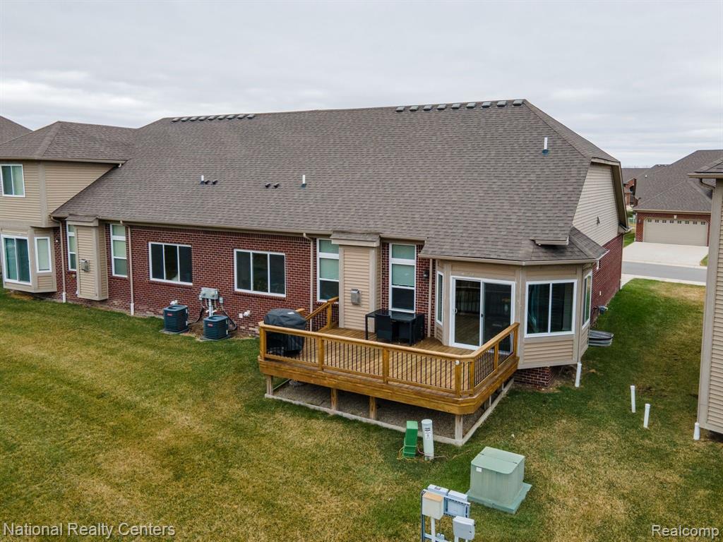 5236 HAWKSEYE Trace, Warren, MI 48092 — Photo 39